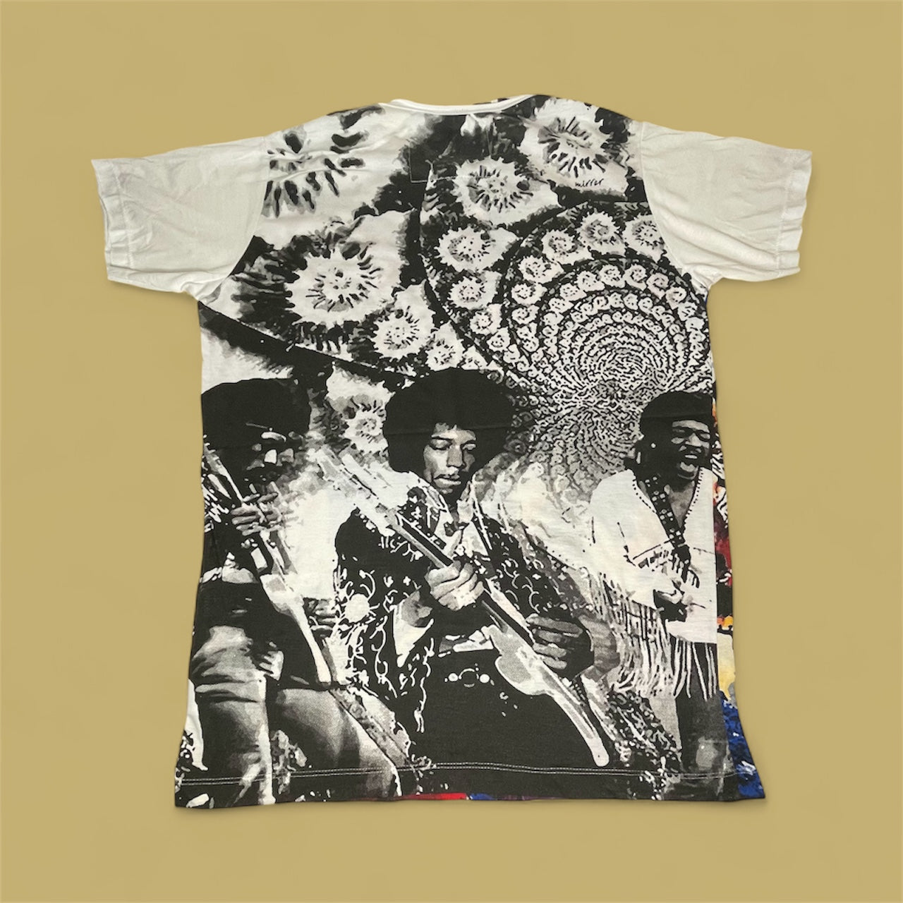 Maglietta unisex con stampa psichedelica di Jimi Hendrix in concerto, stile anni '70 con sfondo caleidoscopico, retro
