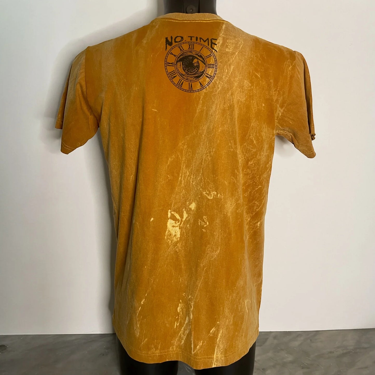 Maglia ql, t-shirt gialla stonewash vista retro con stampa Buddha e scritta NO TIME