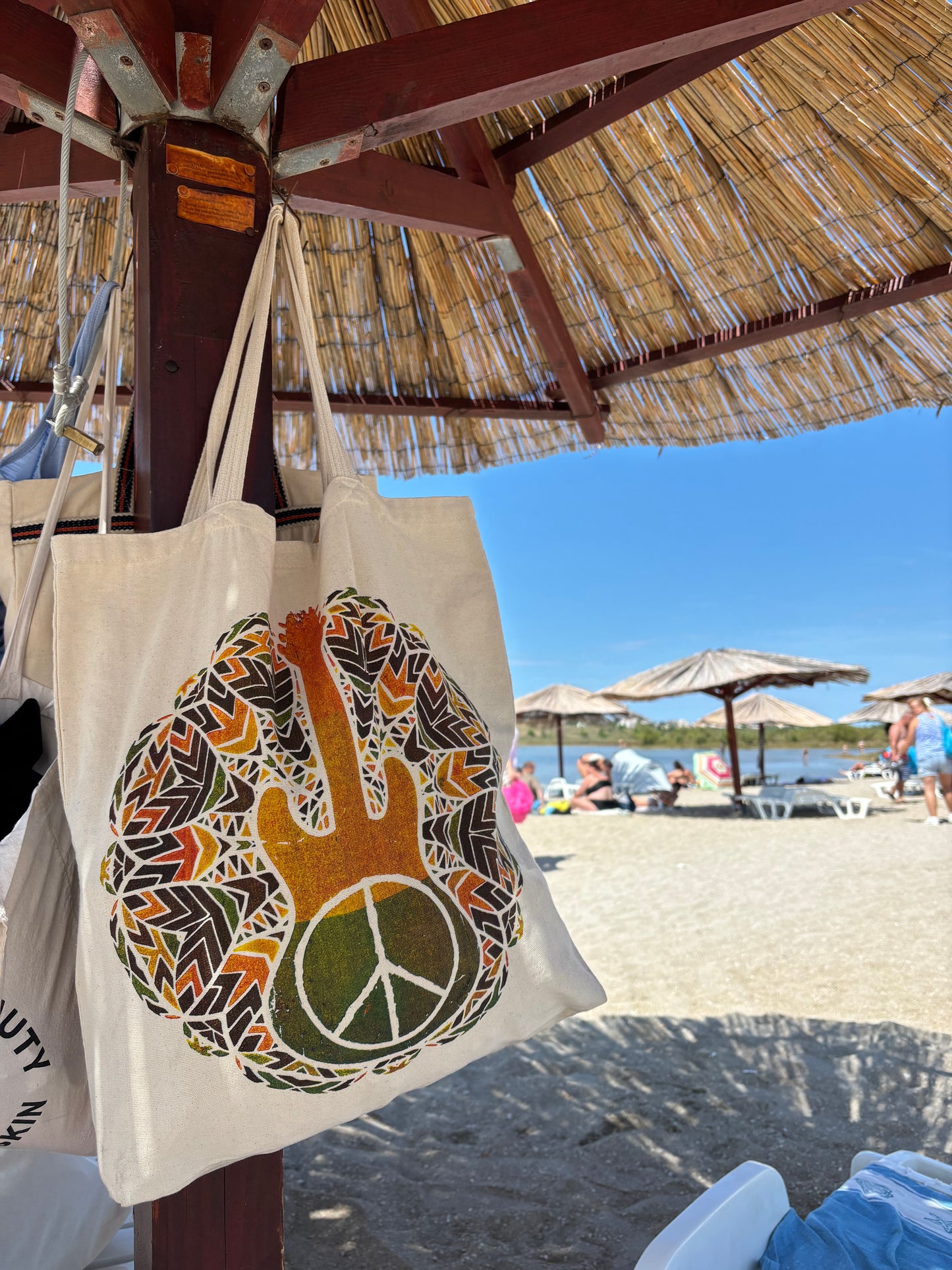 Borsa in tela di cotone grezzo con chiusura in velcro, stampa chitarra e simbolo della pace in stile boho