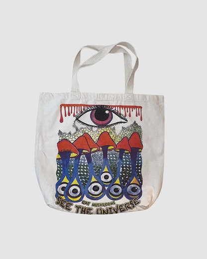 Borsa in tela di cotone grezzo con stampa psichedelica di funghi e occhi e scritta eat mushrooms see the universe