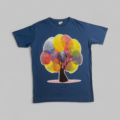 Maglietta blu ql maglie con stampa albero di impronte colorate, design creativo.