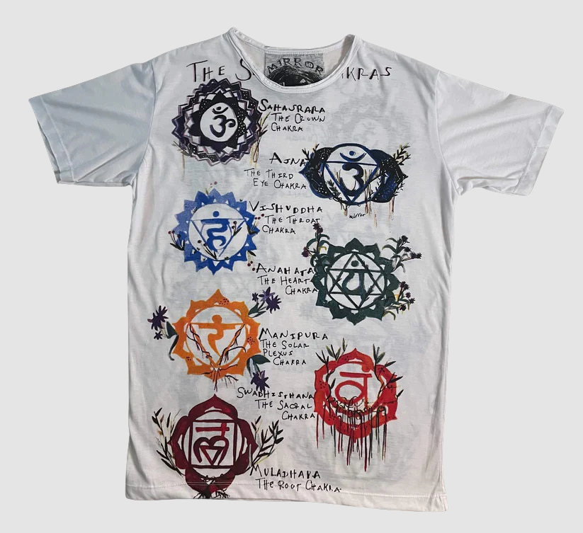 Maglietta “Seven Chakras”, T-shirt bianca con simboli dei 7 Chakra dipinti, marca ql maglie
