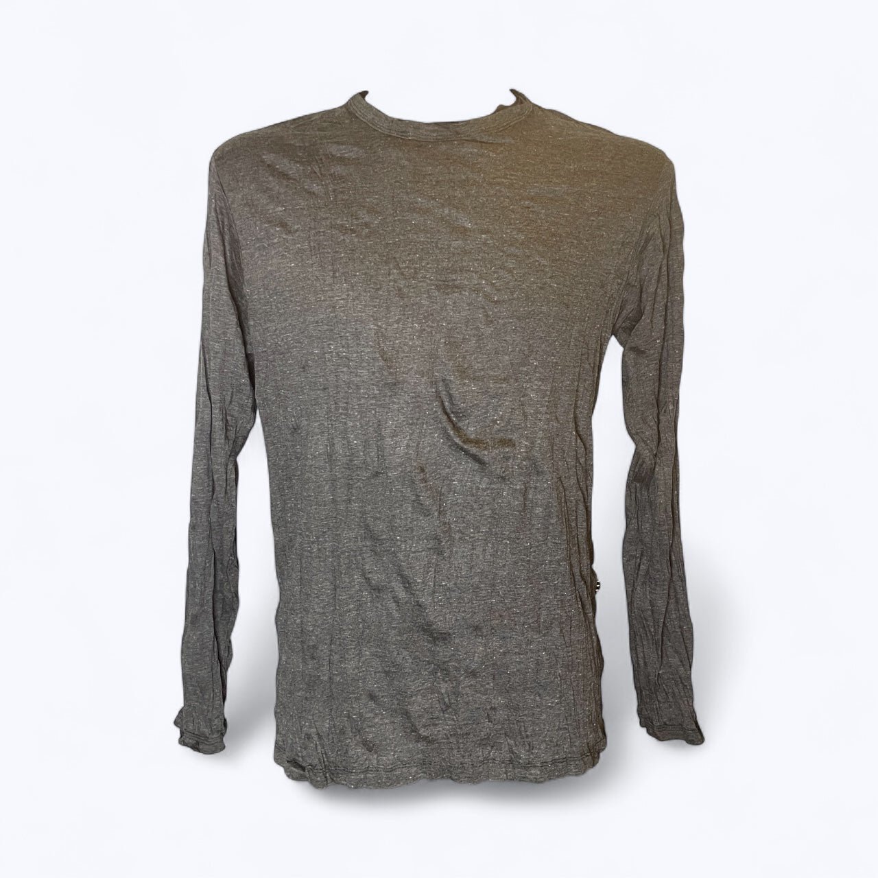Maglia SURE effetto vintage indossata, vista frontale, colore nero, cotone leggero.