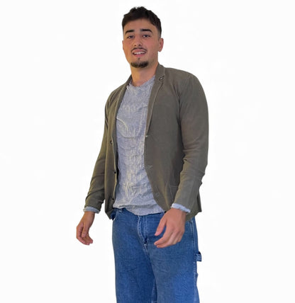 Maglia SURE effetto vintage indossata, vista frontale, colore grigio, cotone leggero, on model3.