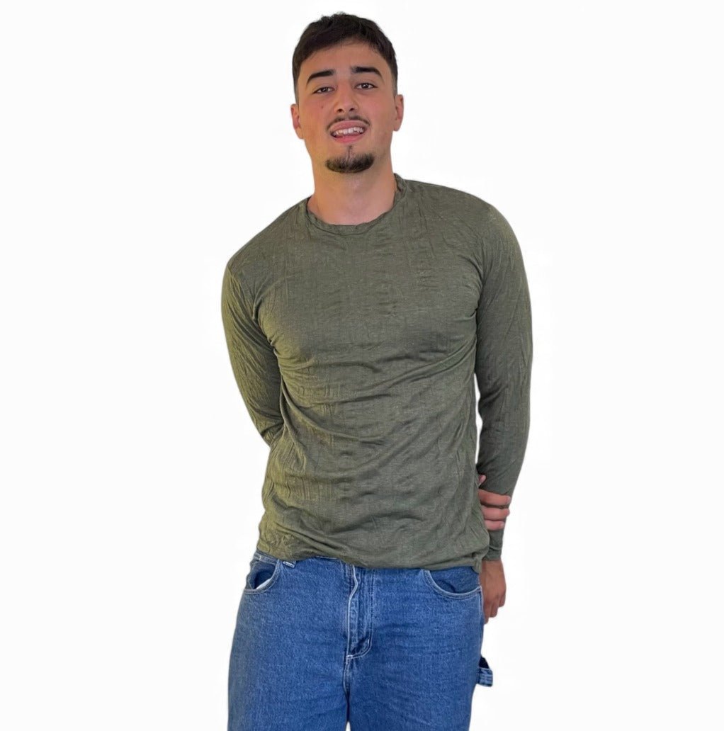 Maglia SURE effetto vintage indossata, vista frontale, colore olive, cotone leggero, on model5.