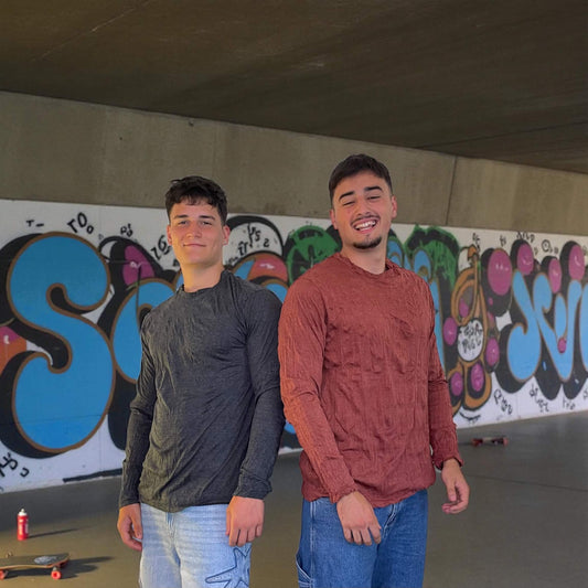 Maglia SURE effetto vintage indossata, vista frontale, cotone leggero, models.