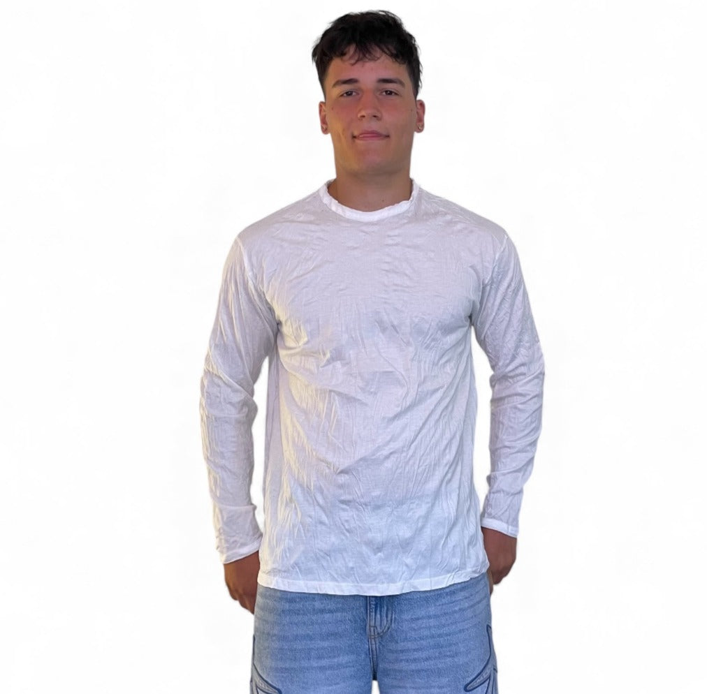 Maglia SURE effetto vintage indossata, vista frontale, colore bianco, cotone leggero, on model6.