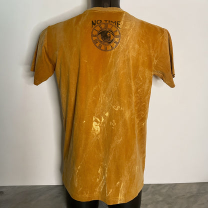 T-shirt unisex gialla effetto stonewash con grande stampa frontale del Buddha sorridente colorato, model back.