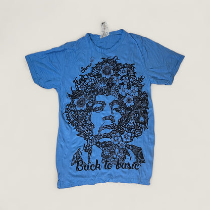 T-shirt blue unisex con ritratto floreale di Jimi Hendrix in bianco e nero e scritta “Back to Basic” by Sure
