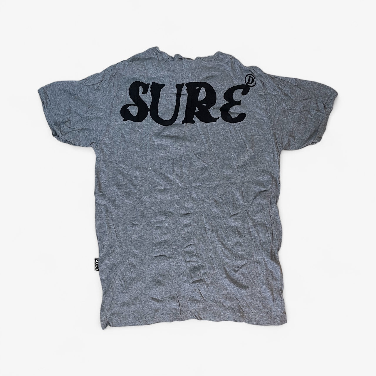 T-shirt grigia unisex con ritratto floreale di Jimi Hendrix in bianco e nero e scritta “Back to Basic” by Sure, back