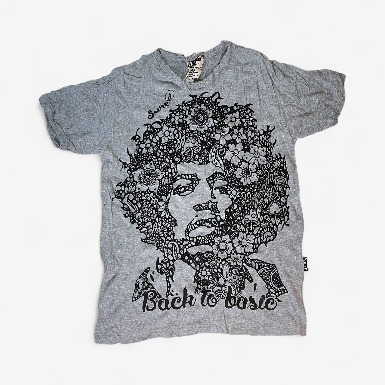 T-shirt grigia unisex con ritratto floreale di Jimi Hendrix in bianco e nero e scritta “Back to Basic” by Sure