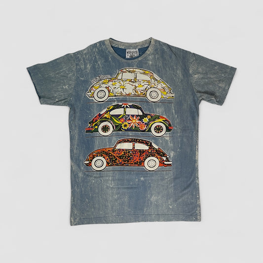 Maglietta unisex blu effetto vintage con stampa frontale di tre maggiolini decorati a fiori — t-shirt psichedelica in cotone